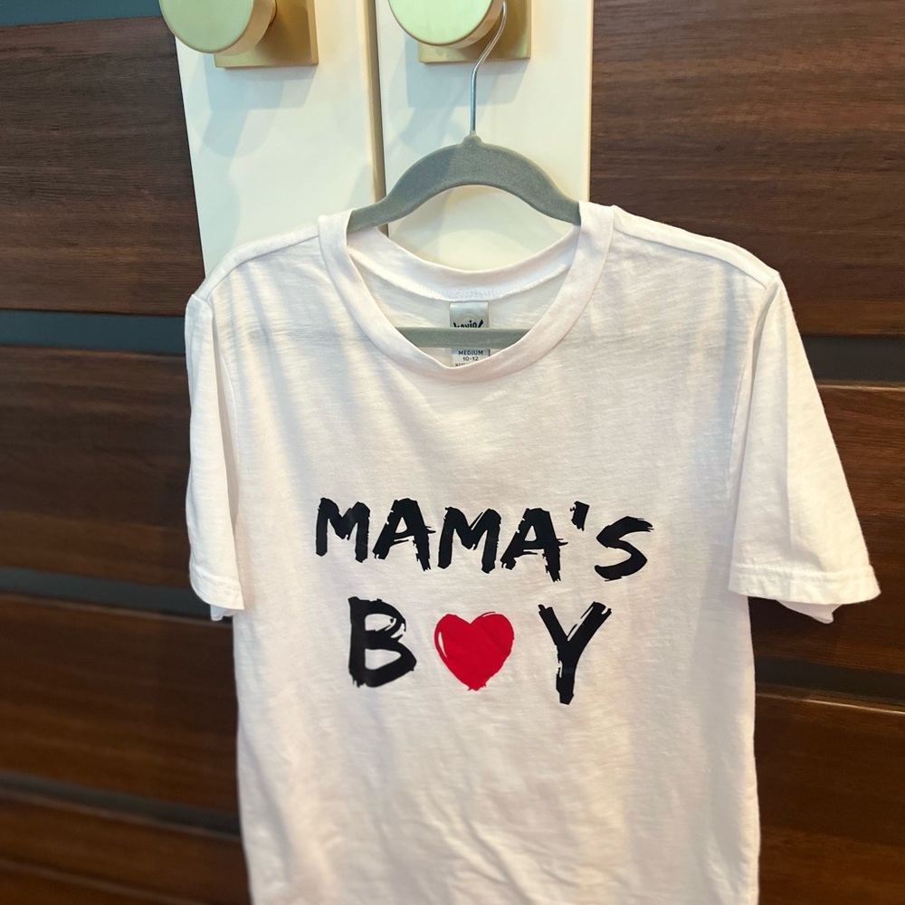 MAMA’S BOY T-SHIRT size 10-12
